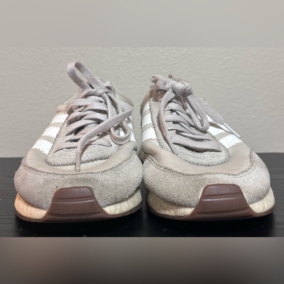 Used Men’s Adidas shoes - cream/ grey- size 7 - Picture 3 of 12